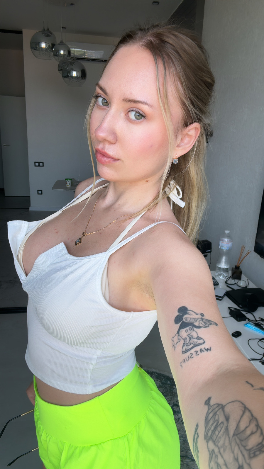 KateV in her underwear in Suihua