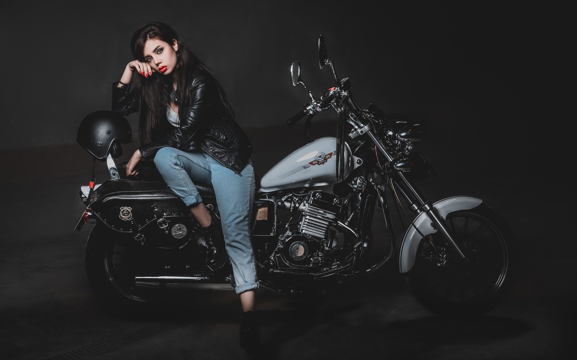 Biker girls: style and drive in Suihua